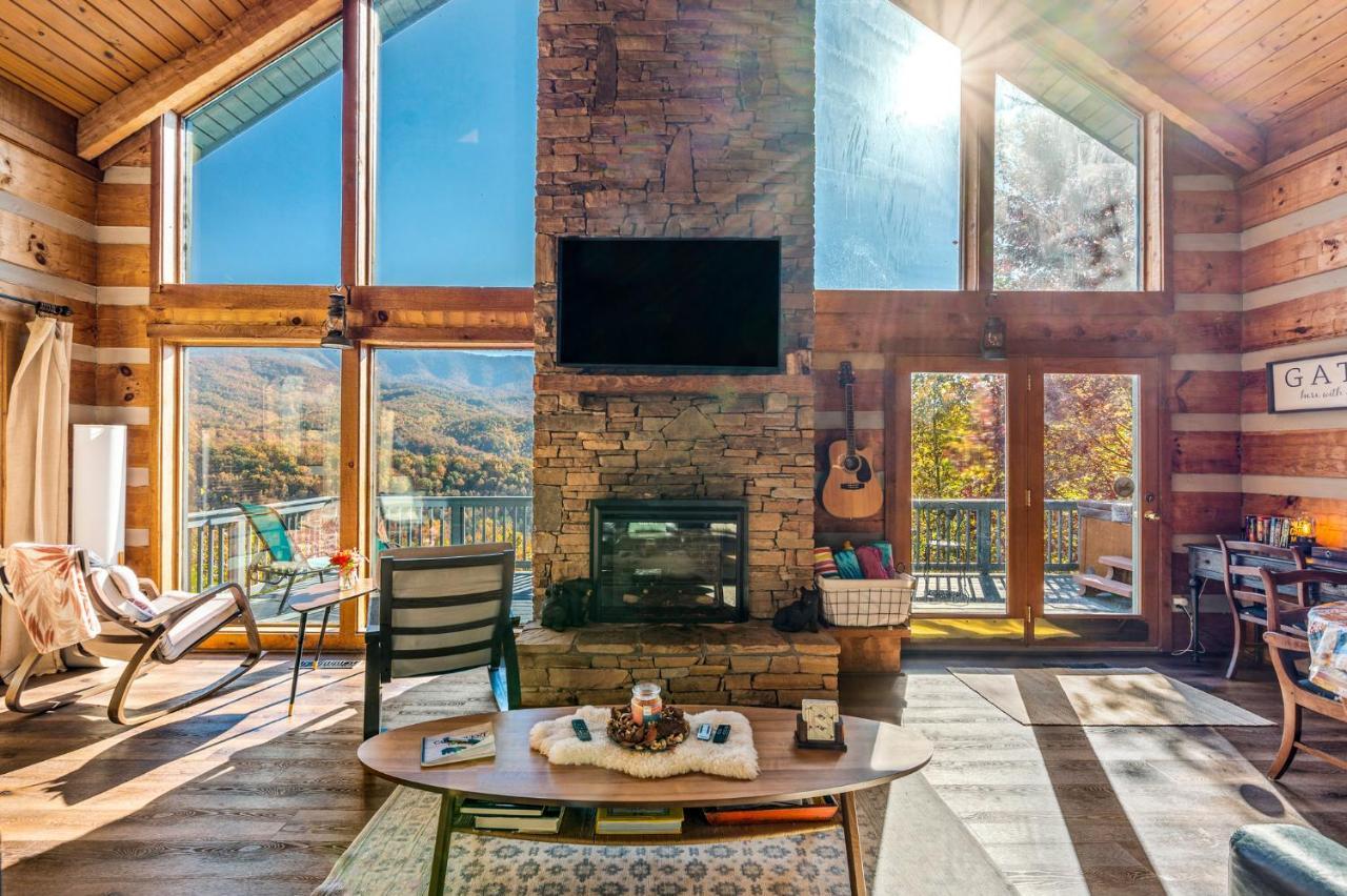 Barenberg Cabin - Secluded Unobstructed Panoramic Smoky Mountains View With Two Master Suites, Loft Game Room, And Hot Tub Gatlinburg Bagian luar foto