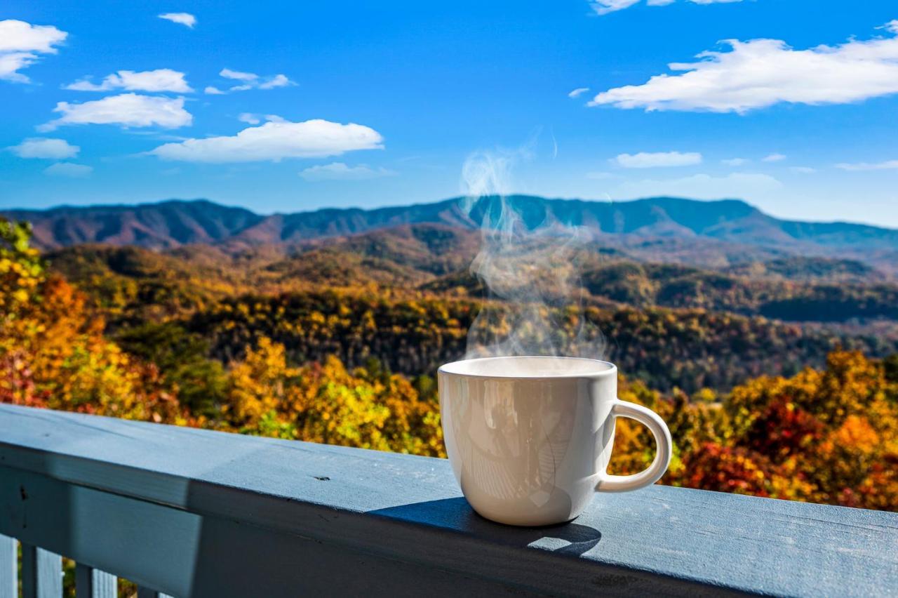 Barenberg Cabin - Secluded Unobstructed Panoramic Smoky Mountains View With Two Master Suites, Loft Game Room, And Hot Tub Gatlinburg Bagian luar foto