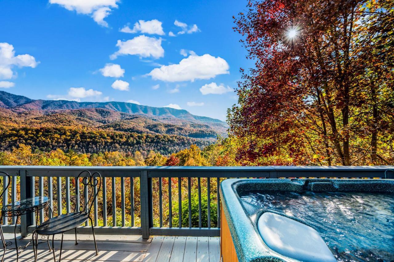 Barenberg Cabin - Secluded Unobstructed Panoramic Smoky Mountains View With Two Master Suites, Loft Game Room, And Hot Tub Gatlinburg Bagian luar foto