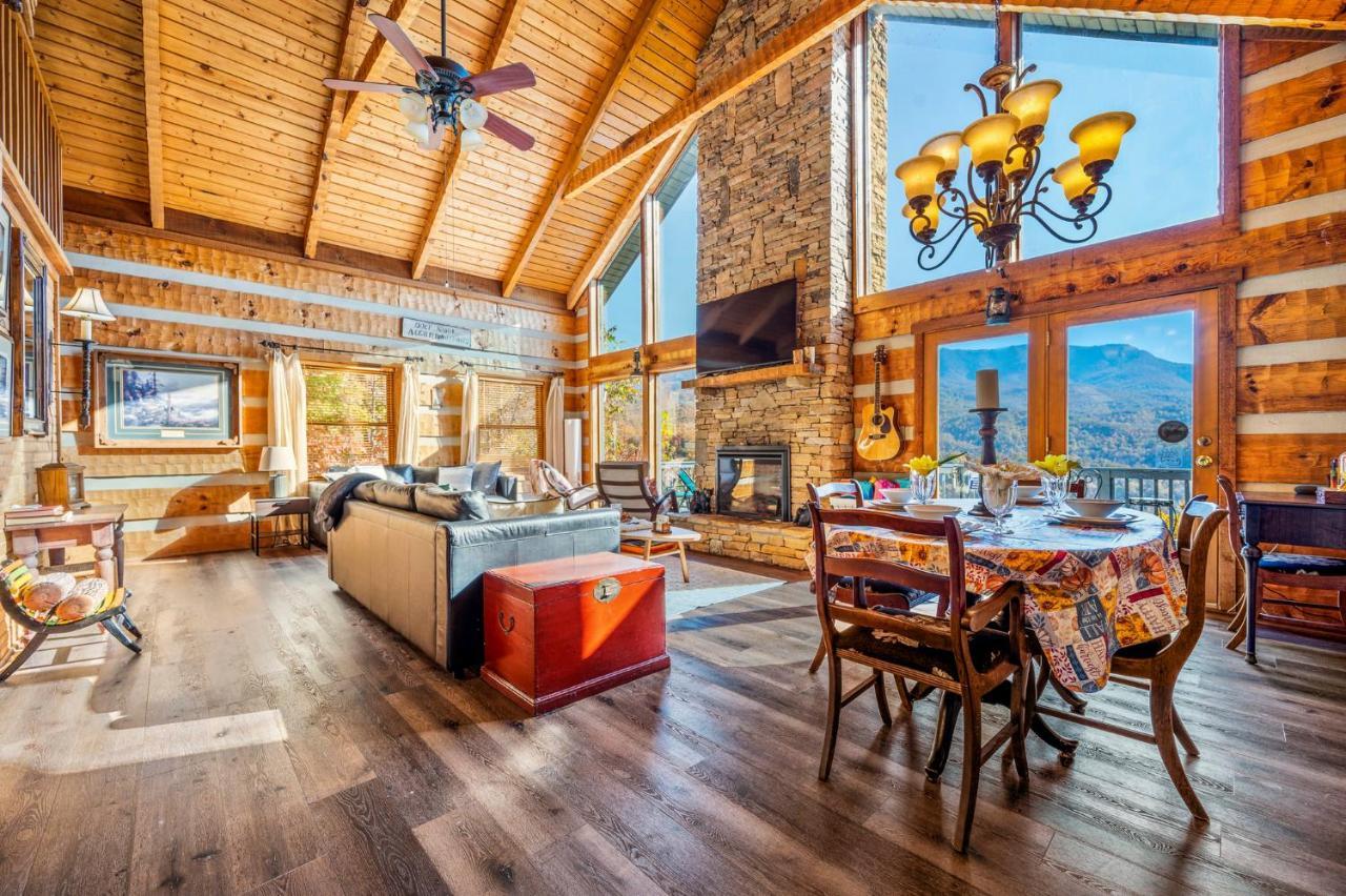 Barenberg Cabin - Secluded Unobstructed Panoramic Smoky Mountains View With Two Master Suites, Loft Game Room, And Hot Tub Gatlinburg Bagian luar foto