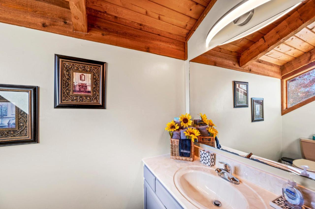 Barenberg Cabin - Secluded Unobstructed Panoramic Smoky Mountains View With Two Master Suites, Loft Game Room, And Hot Tub Gatlinburg Bagian luar foto