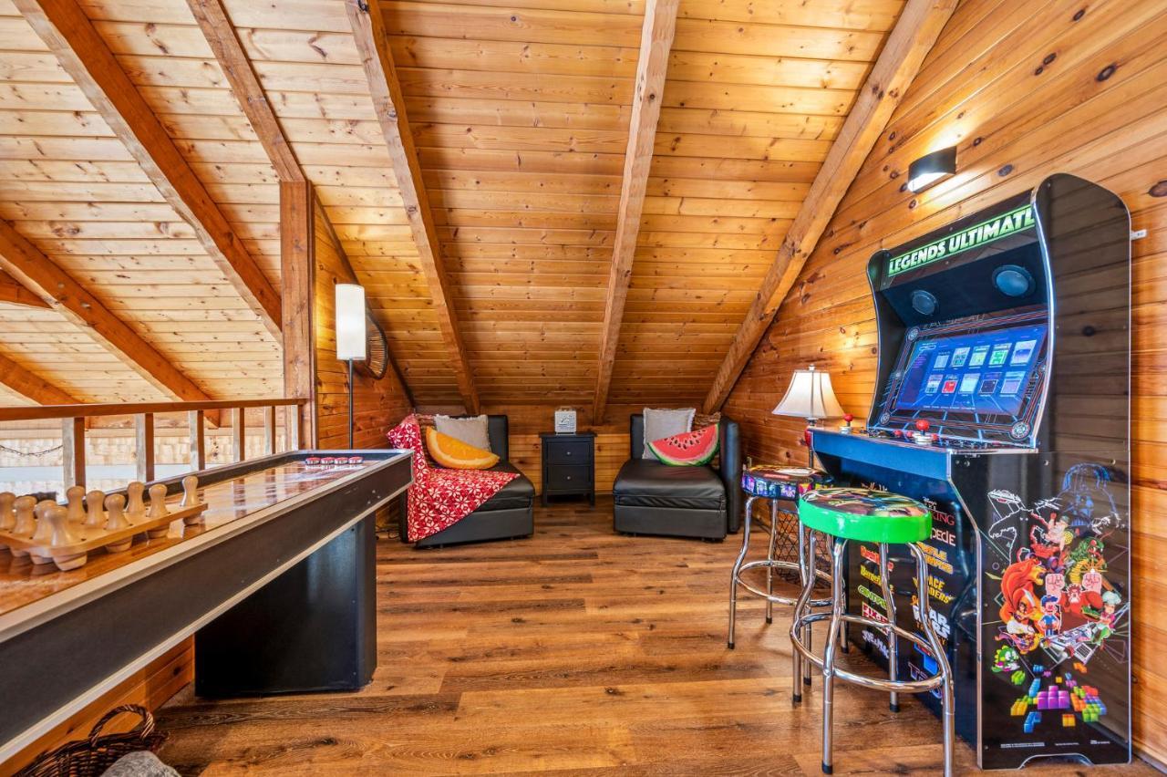 Barenberg Cabin - Secluded Unobstructed Panoramic Smoky Mountains View With Two Master Suites, Loft Game Room, And Hot Tub Gatlinburg Bagian luar foto