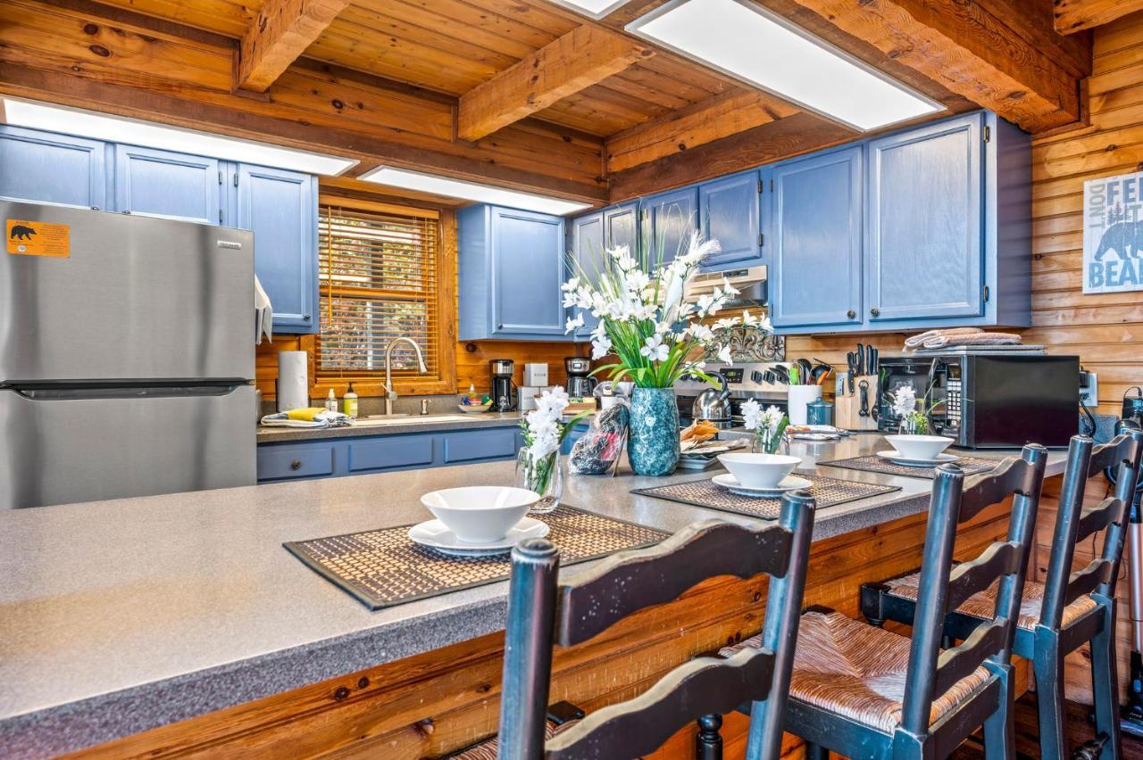 Barenberg Cabin - Secluded Unobstructed Panoramic Smoky Mountains View With Two Master Suites, Loft Game Room, And Hot Tub Gatlinburg Bagian luar foto