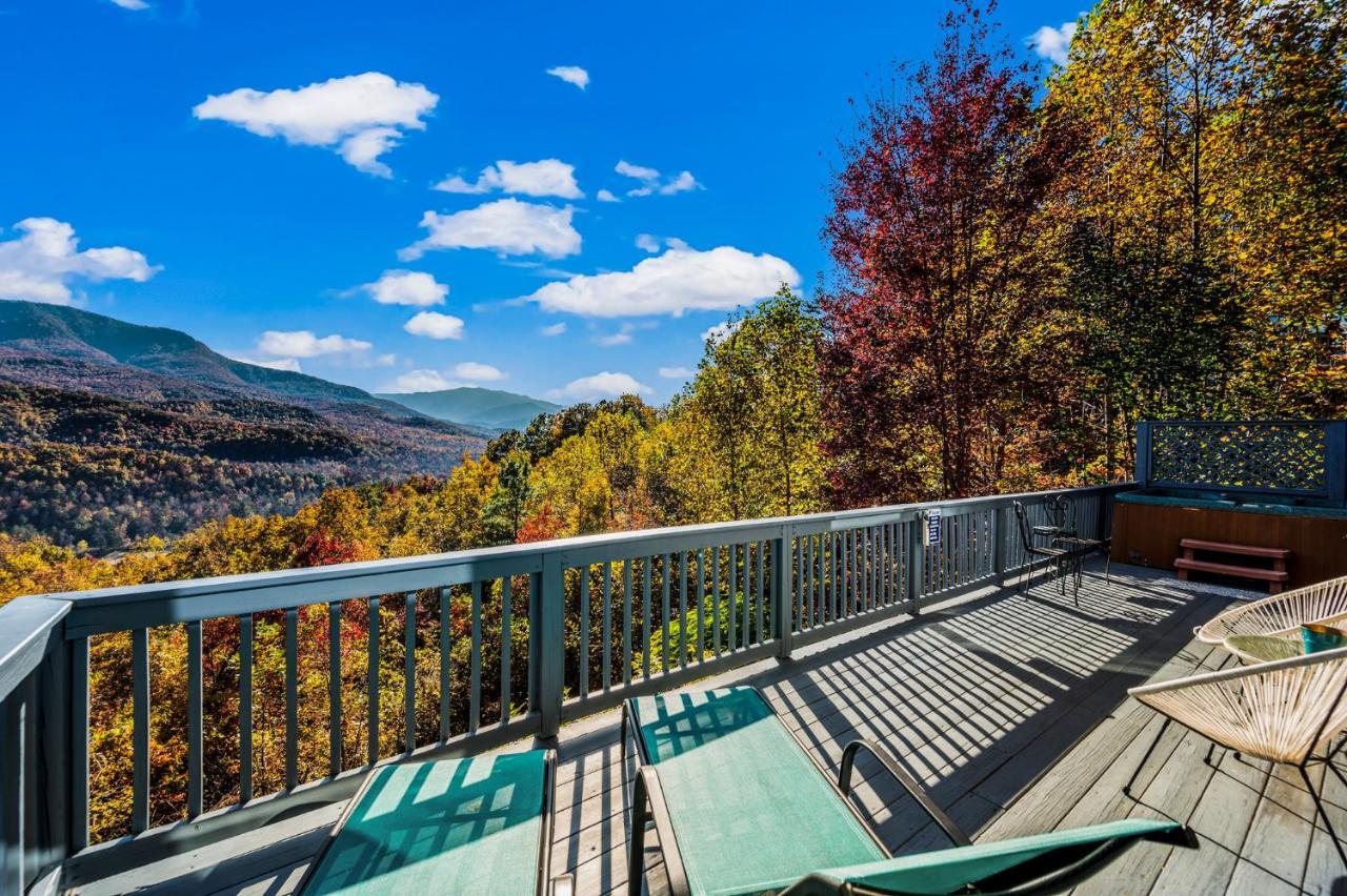 Barenberg Cabin - Secluded Unobstructed Panoramic Smoky Mountains View With Two Master Suites, Loft Game Room, And Hot Tub Gatlinburg Bagian luar foto