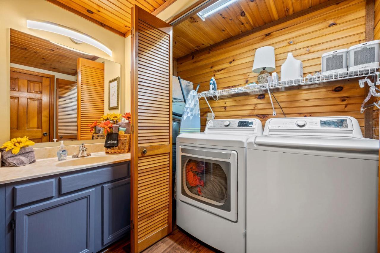 Barenberg Cabin - Secluded Unobstructed Panoramic Smoky Mountains View With Two Master Suites, Loft Game Room, And Hot Tub Gatlinburg Bagian luar foto