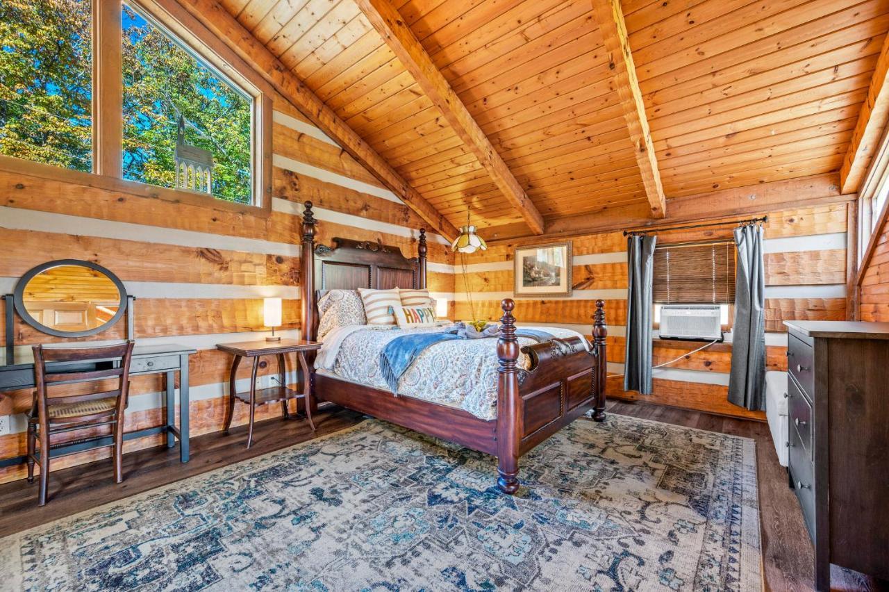 Barenberg Cabin - Secluded Unobstructed Panoramic Smoky Mountains View With Two Master Suites, Loft Game Room, And Hot Tub Gatlinburg Bagian luar foto