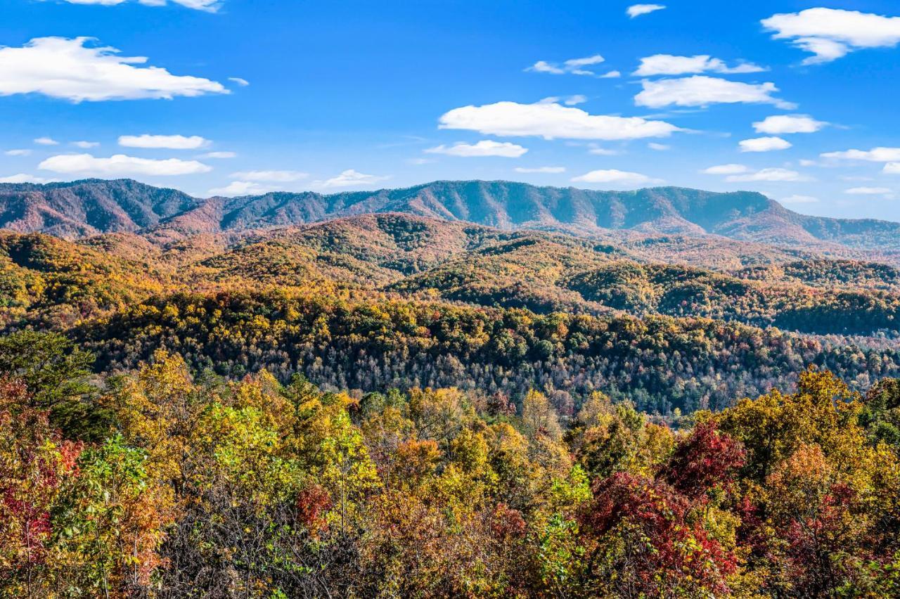 Barenberg Cabin - Secluded Unobstructed Panoramic Smoky Mountains View With Two Master Suites, Loft Game Room, And Hot Tub Gatlinburg Bagian luar foto